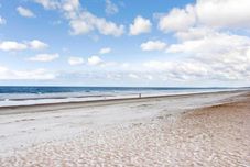 その他 B117-amelia-surf-and-racquet