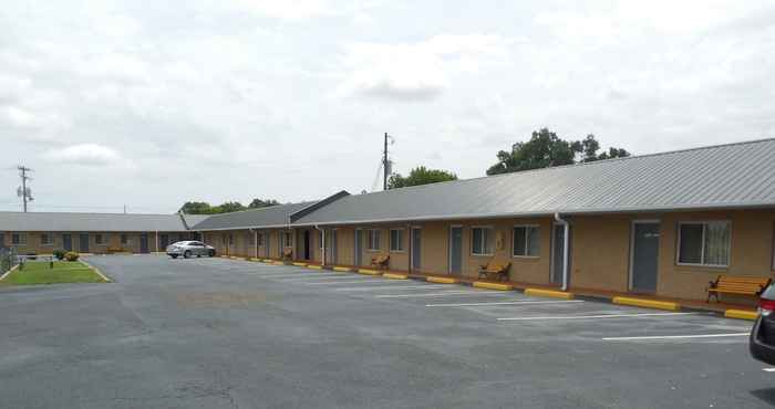 Others River Heights Motel