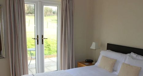 Others 2 The White Horse Inn