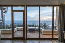 Lainnya Bucoleon by Cheers