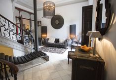 기타 7 L'Avenida Hotel