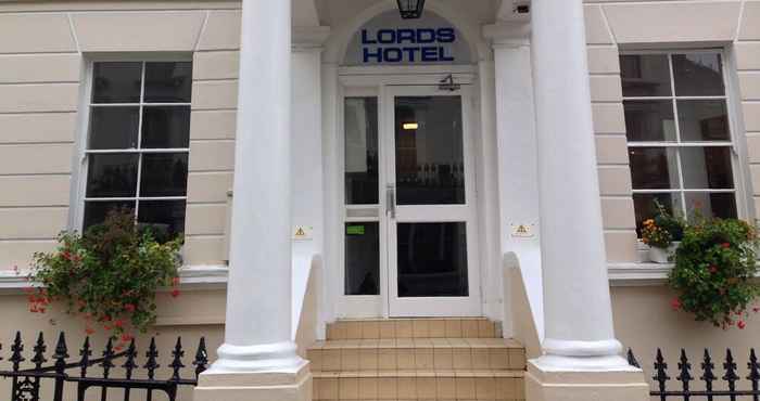 อื่นๆ Lords Hotel