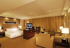 อื่นๆ 7 Poly Hotel