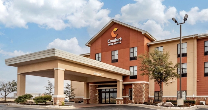 อื่นๆ Comfort Inn & Suites Shawnee North near I-40