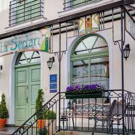 Primary image1Villa Sedan - Destigo Hotels,Sklep Charytatywny LukLuk飯店