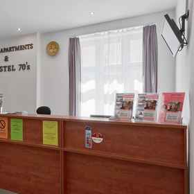 Meja sambut tetamu1Hostel 70s and Queen Apartments,Vanilla Aparthotel飯店