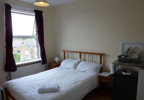 Lain-lain Bennys B and B