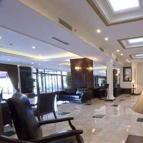 Lobby sitting area1莫內克飯店,比尔肯特大学飯店