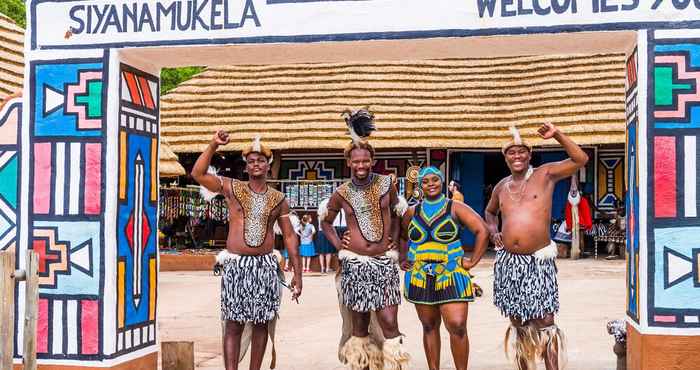 Others aha Lesedi Cultural Village