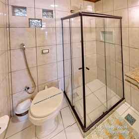 Bathroom 1 维塔蓝宝石度假屋, 弗拉门戈海滩 酒店