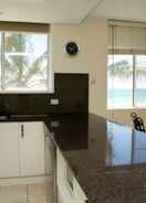 ห้องพัก Crystal Beachfront Apartments