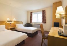 อื่นๆ 3 Days Inn by Wyndham Taunton