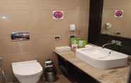 Others 4 Royal Orchid Central Kireeti