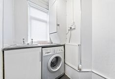 Others 2 One Bedroom Apartment by Klass Living Serviced Accommodation Bellshill - Elmbank Street Apartment with WIFI  and Parking