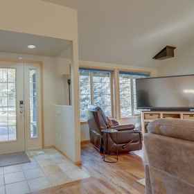 Primary image 1 Pet-Friendly 13 Ollalie Home features Double Car Garage by RedAwning, Hotel Museum Gurun Pasir High