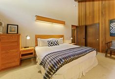 อื่นๆ 6 2 Pioneer Home features Brand New Hot Tub and Bikes to Explore Sunriver by RedAwning