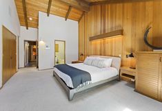 อื่นๆ 4 2 Pioneer Home features Brand New Hot Tub and Bikes to Explore Sunriver by RedAwning