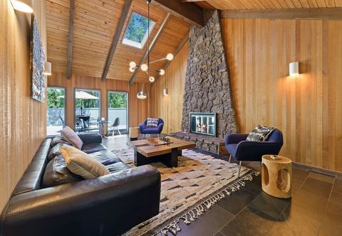 อื่นๆ 2 Pioneer Home features Brand New Hot Tub and Bikes to Explore Sunriver by RedAwning