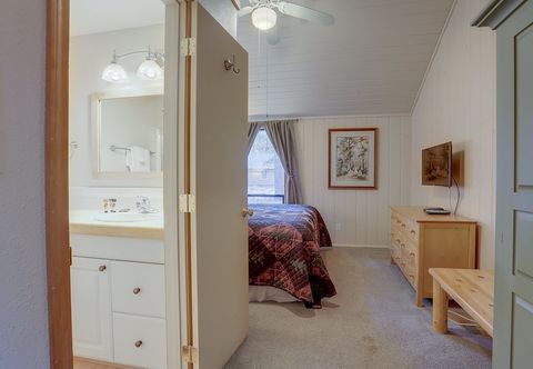 Lainnya 11 Pine Mt Family Home with Game Room, Hot Tub, and BBQ on the Deck by RedAwning