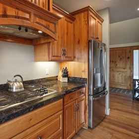 Primary image 1 Spacious Five Peaks Home with Soaking Tub and BBQ by RedAwning, Hotel High Desert Museum