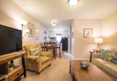 其他 7 Comfortable 09 Lodge Condo Minutes Away from Downtown Hood River by RedAwning