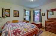 อื่นๆ 2 Living Color 2 Bedroom Home by Redawning