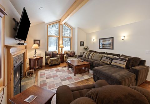 其他 9 Hoodoo Home with XBOX 360 and Private Hot Tub by RedAwning