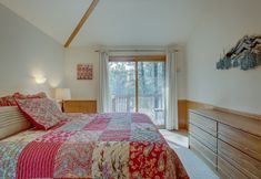 Others 2 7 Cedar Private Cul-de-sac include Hot Tub with Forest View by RedAwning