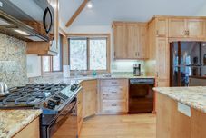 Others 7 Cedar Private Cul-de-sac include Hot Tub with Forest View by RedAwning