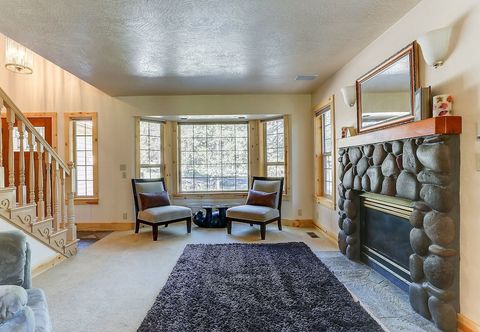 其他 3 Mt Baker Peaceful Lodge Style Home With Private Hot Tub and BBQ on the Patio by Redawning