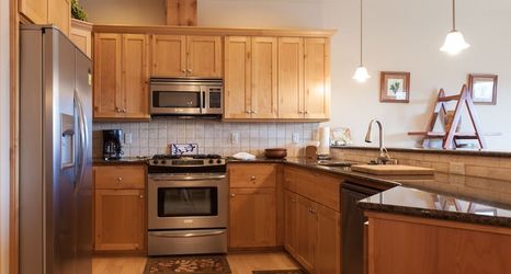 其他 2 River Scene 30 Day Minimum 3 Bedroom Home by RedAwning