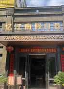 Primary image Jiaxing Yijiangnan Holiday Hotel
