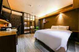 Manhattan Hotel, SGD 49.39