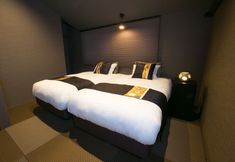 Others 2 Hosta Toji Sakura