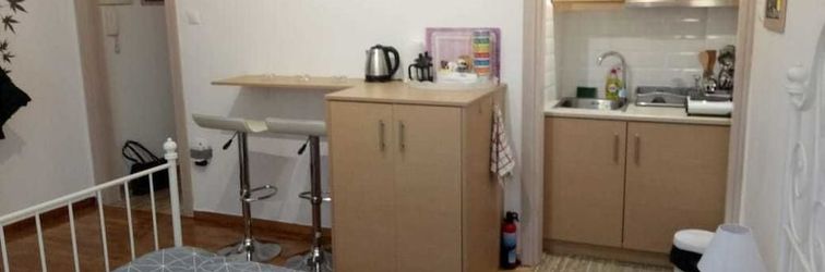 Others Modern ideally located studio apartment