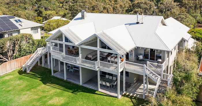 Khác Beachfront House