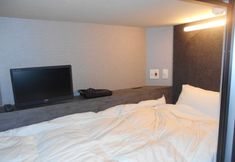 Others 3 Bizcourt Cabin Susukino - Caters to Men