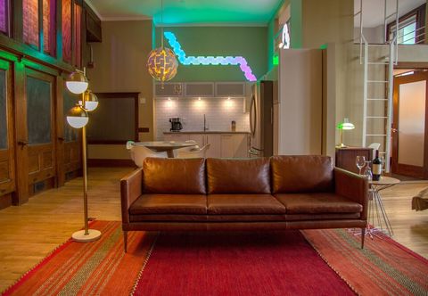 Khác School 31 Lofts at Colors Studios