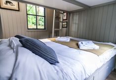 其他 3 Pinewood Camping Pods - At Port Lympne Reserve