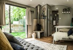 其他 7 Pinewood Camping Pods - At Port Lympne Reserve