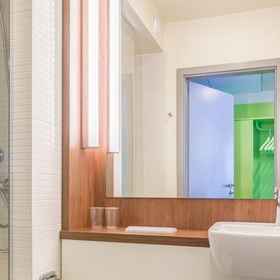 Bathroom1新塔爾格民宿飯店,新塔尔格县飯店