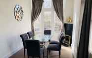 Lainnya 2 Spacious & Modern 2 Bed Apartment at Knightsbridge London