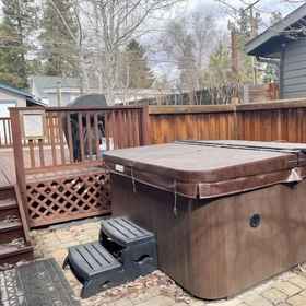 Primary image 1 Huckleberry  3 Bedroom Home by RedAwning, Khách sạn Bend Rock Gym