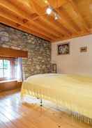 Bilik Spacious Holiday Home in Vielsalm With Garden