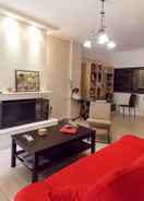 ภาพหลัก Nea Filadelfia Spacious Apartment with garden