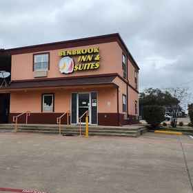 Primary image 1 Benbrook Inn & Suites, Fort Worth Zoo Hotels