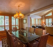 Others 5 Northwoods Luxury Condo Close to Chairlift by RedAwning