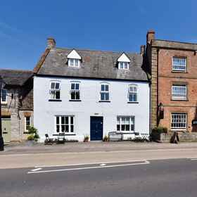 Primary image 1 The Ilchester Arms, Haselbury Plucknett Hotels