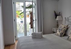 อื่นๆ 7 Red House by the River