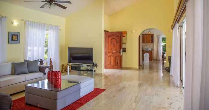 Others Private Villa! All Bedrooms /w TVs and in Livingroom